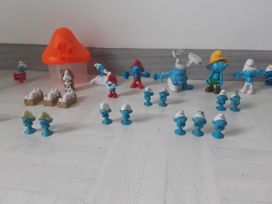 Figurki Smerfy plus domek