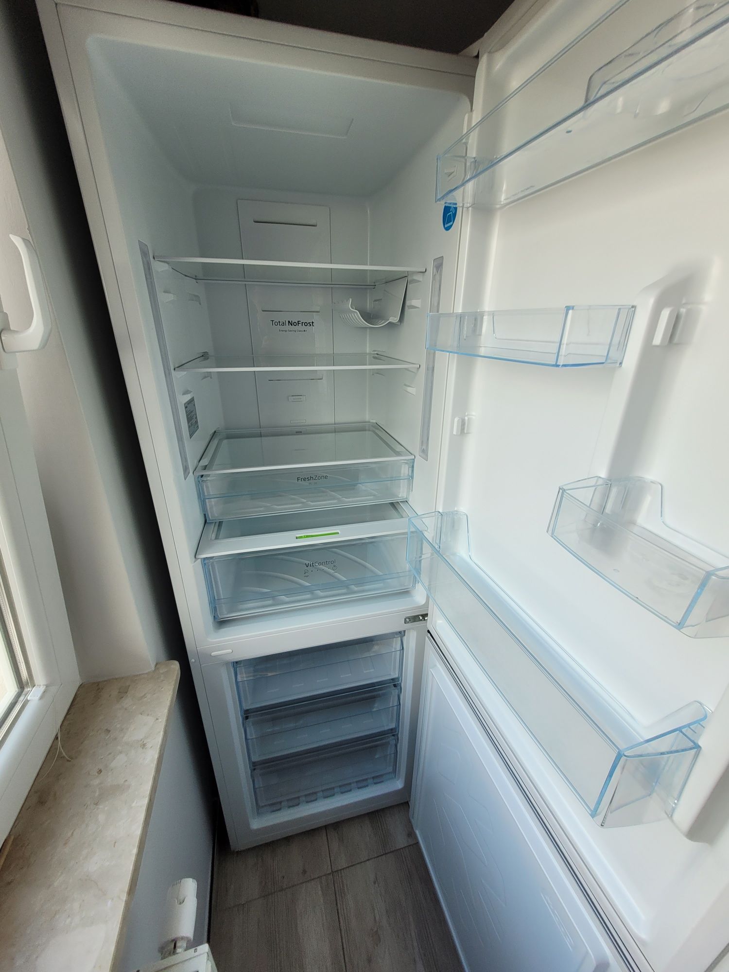 Lodówka Amica Total NoFrost A+