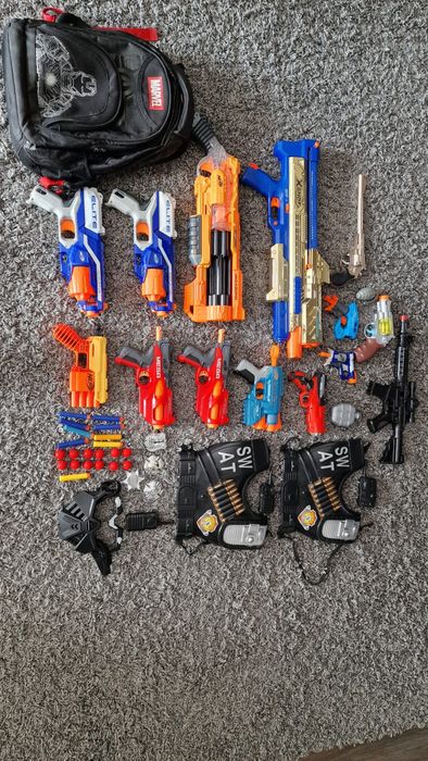 Zestaw pistoletow nerf i inne
