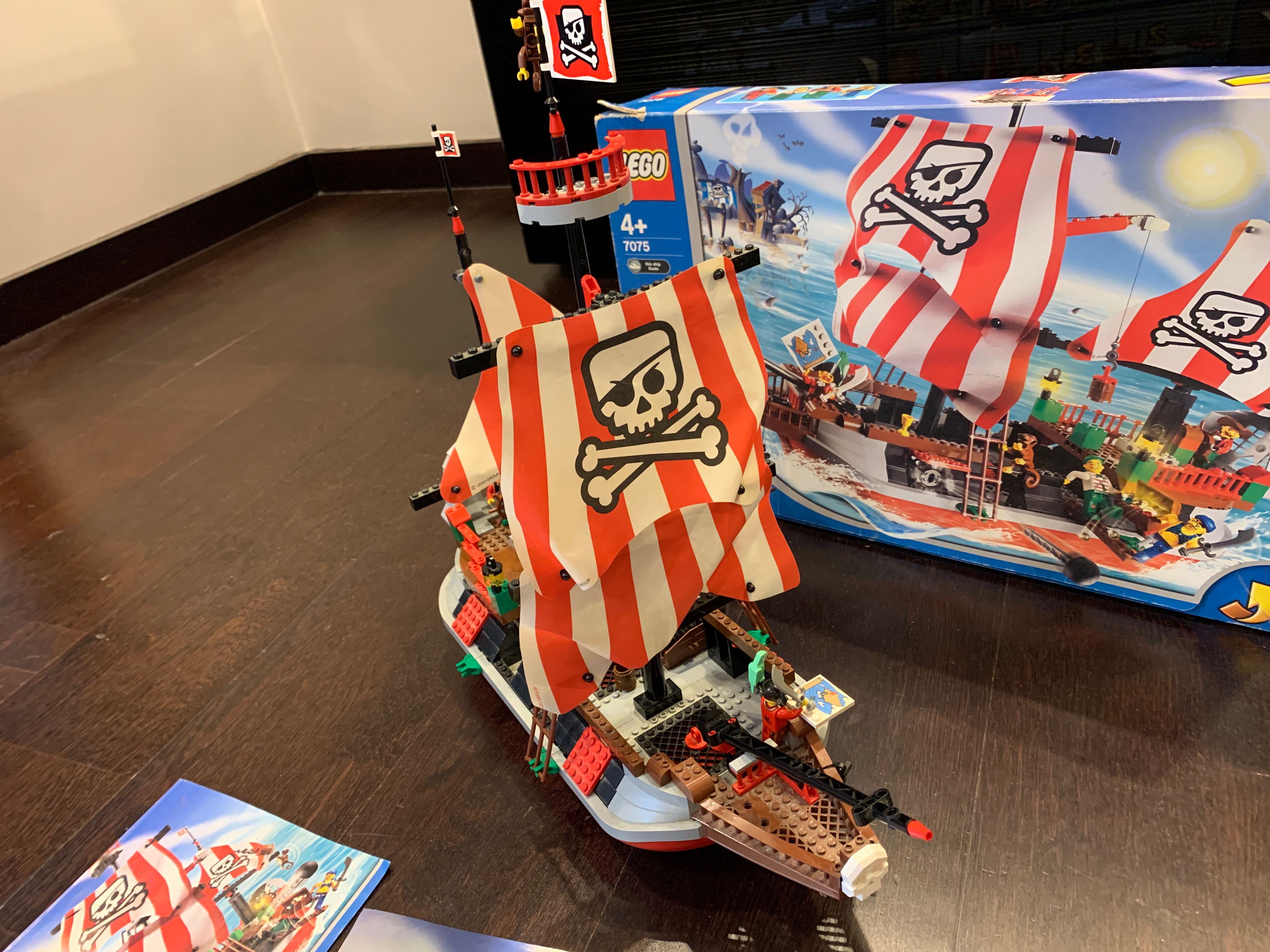 LEGO® 7075 Pirates - Statek piracki Kapitana Czerwonobrodego