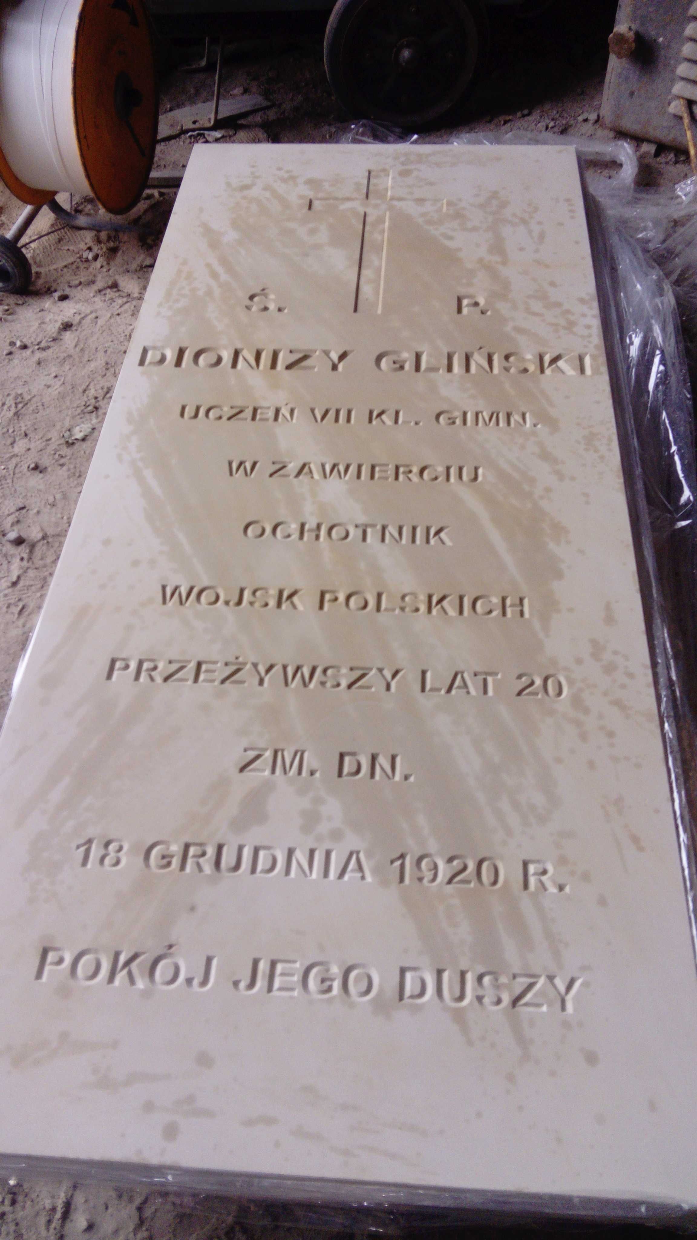 nagrobek z piaskowca obelisk kapliczki pomniki PRODUCENT