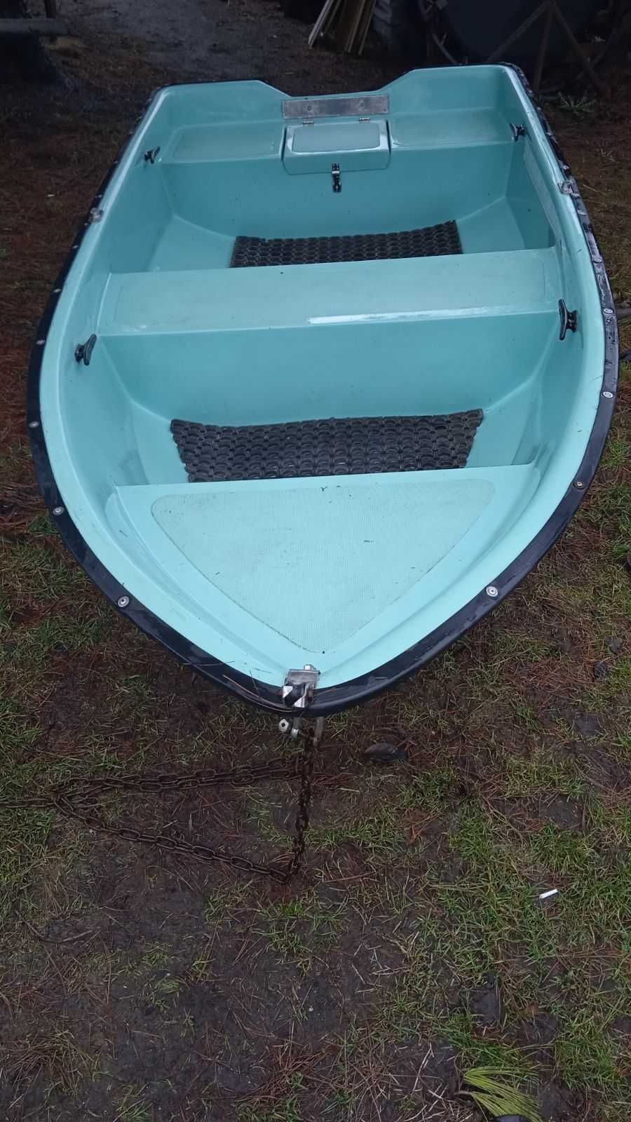 Łódka z silnikiem