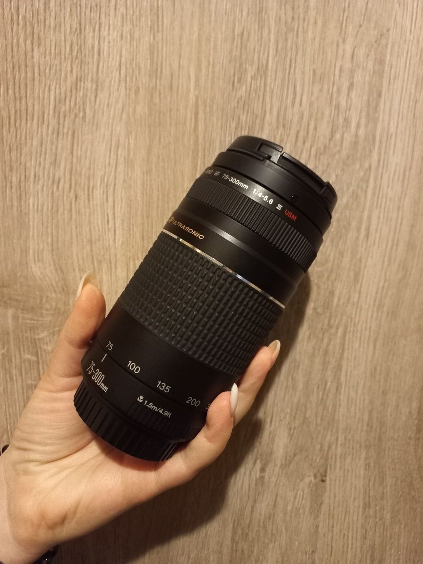 Canon EF 75-300 mm f/4-5.6 ||| USM
Телеоб'єктив із зумом, найближча