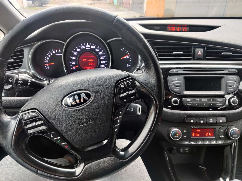 Продам автомобіль KIA cee'd 1,6 рік випуску 2016 универсал