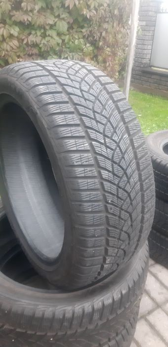 Продам колеса GOODYEAR зимові 235 45 R 18
Д