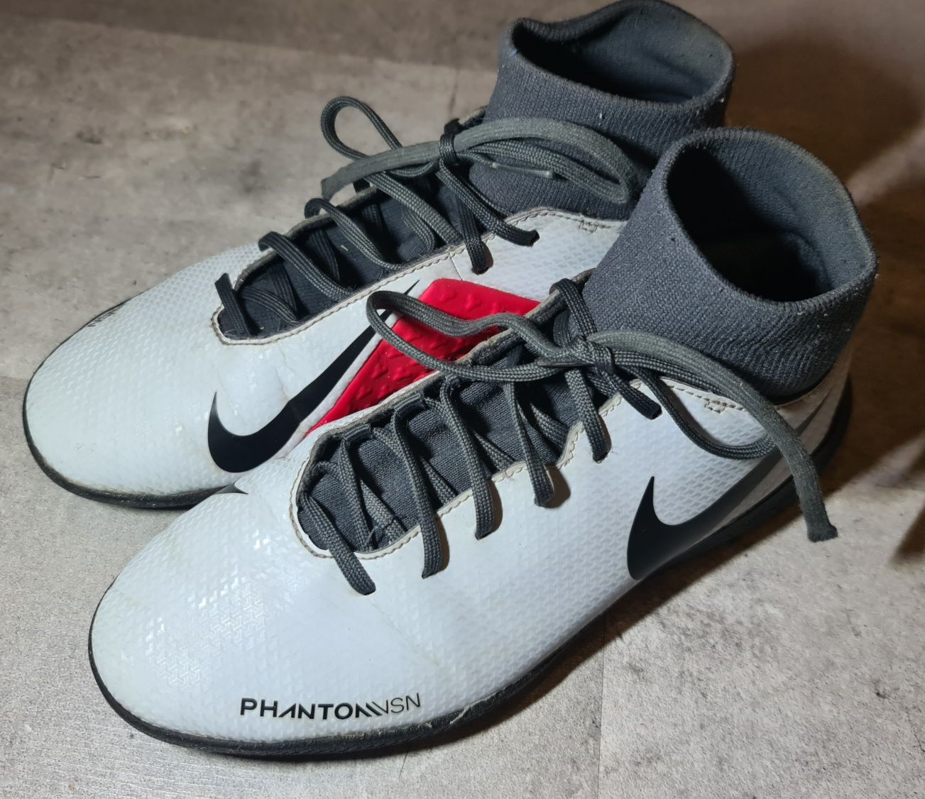 Buty piłkarskie halówki Nike Phantom Vsn Club DF IC rozmiar 38,5
