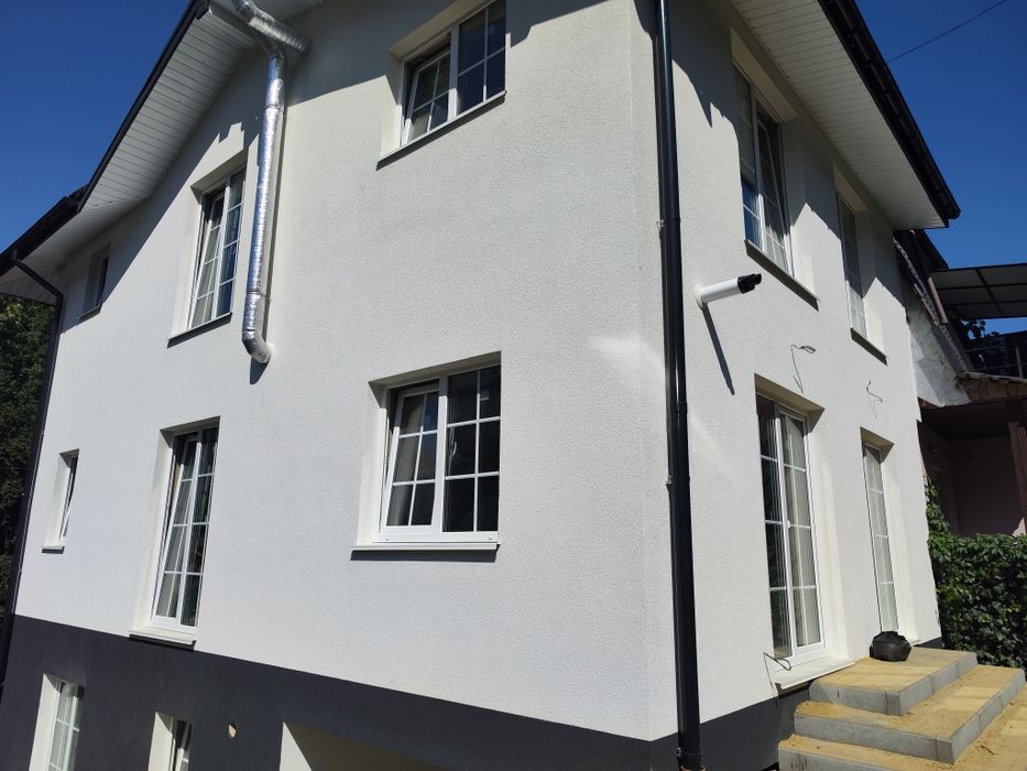 = Продам квартиру з власною ділянкою в центрі