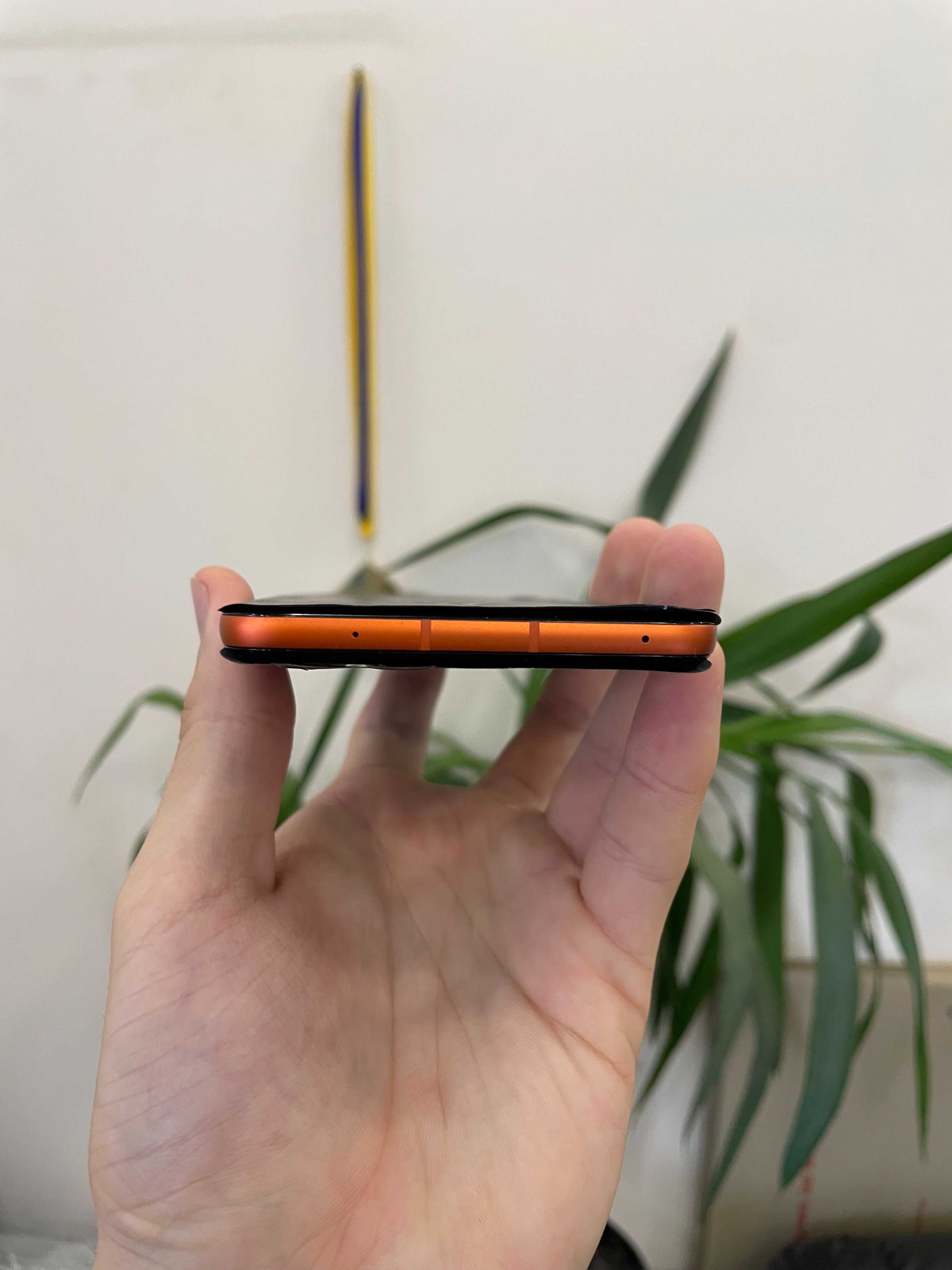 НОВИЙ Motorola Razr 2024 8/256GB Spiritz Orange RSIM