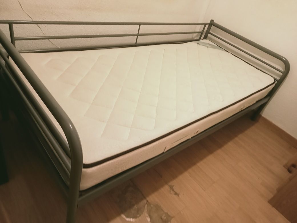 Vendo cama IKEA, muito bom estado de conservação