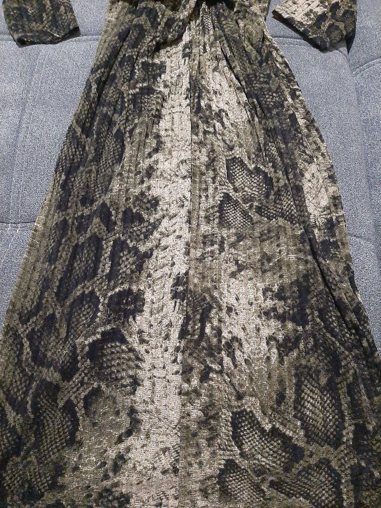 Sukienka midi wężowy wzór odcienie zieleni Bershka L