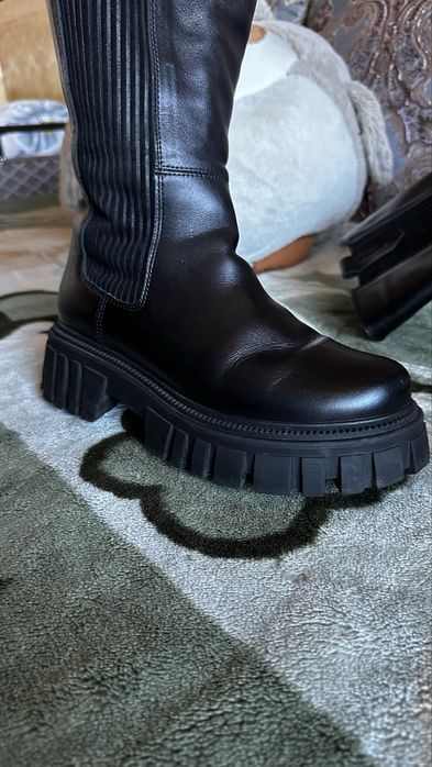 Шкіряні чоботи, ідеальний стан