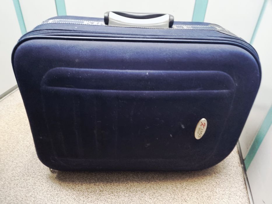 Валіза стан добрий,фірмова ,зручна
