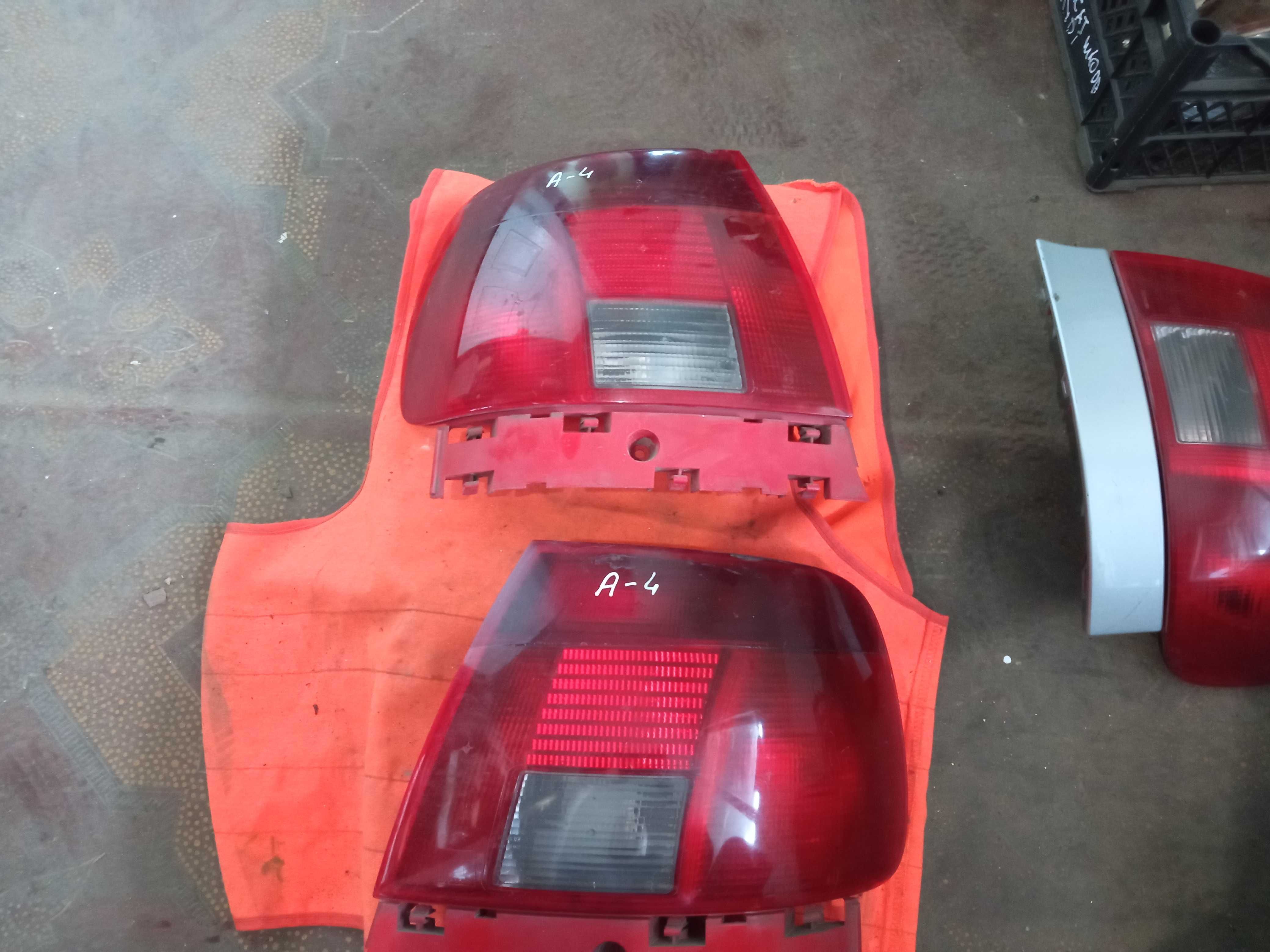 Фара фонарі задні стопи Audi A4 B5 сед 1995-1999 8D0945096 8D0945095A