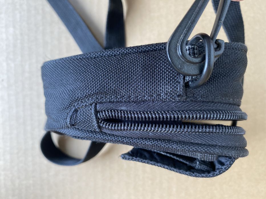 Bolsa preta Lowepro para máquina digital