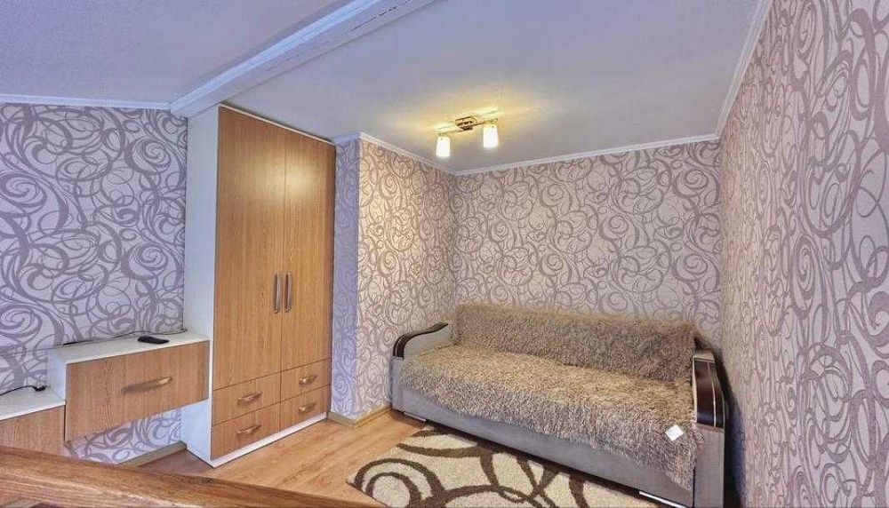 Продається 2 кімнатна готелька в районі Одеської.