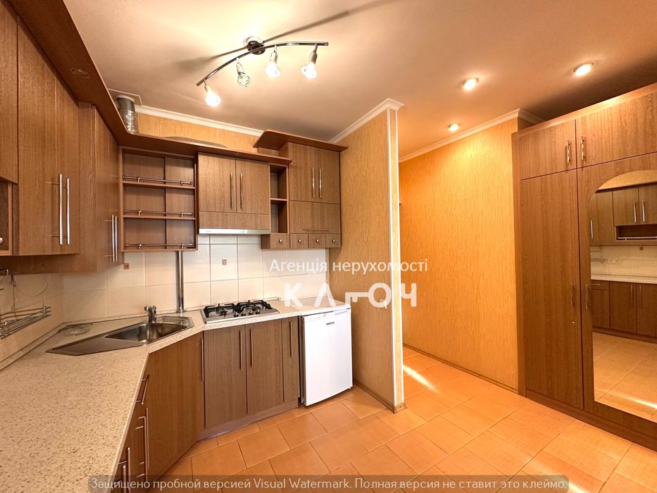 Продаж 2к квартири в ЦЕНТРІ! Меблі та техніка!