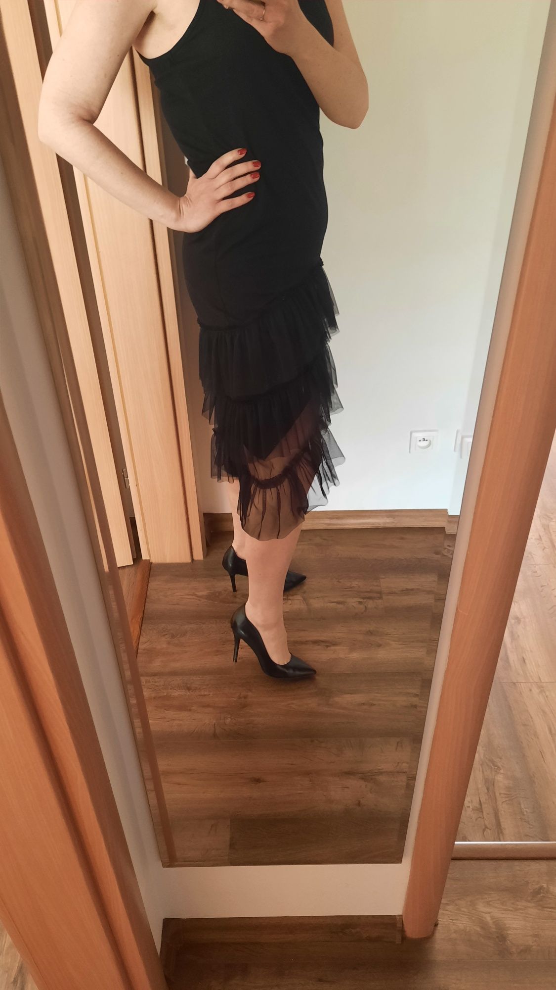 Nowa śliczna czarna sukienka z tiulem