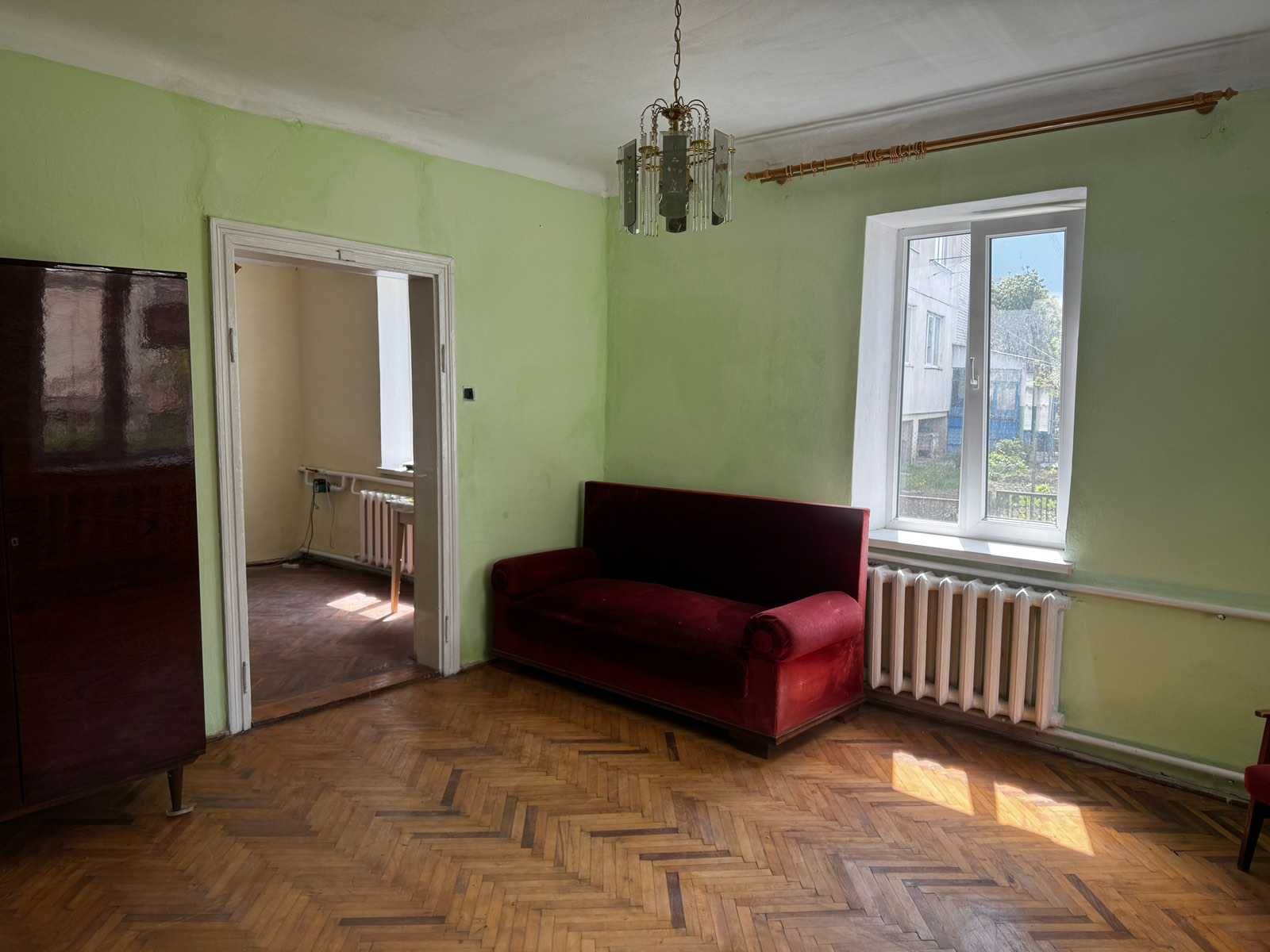 Будинок з ділянкою в центрі міста