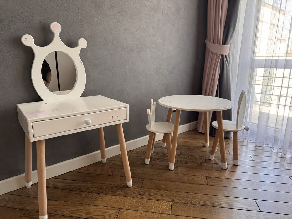 Дитячі меблі трюмо столик два крісла