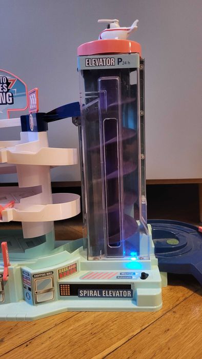 Parking garaż elektryczna winda samochodziki autka