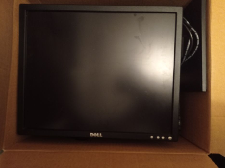 Monitores PC + Suporte de Monitor + Teclados + Cabos
