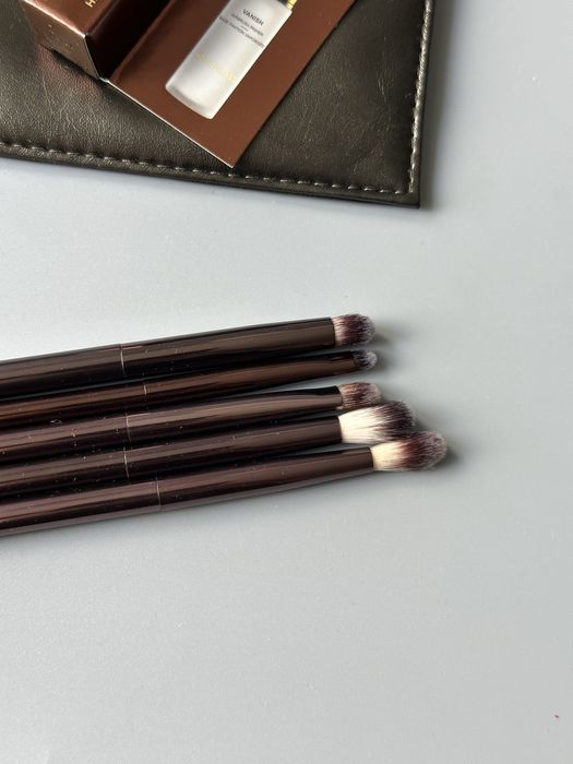 Пензлі Hourglass оригінал косметичка праймер база під тон