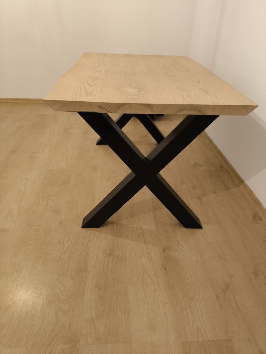 Stół w stylu skandynawskim loft