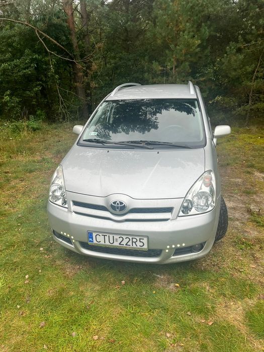Toyota Corolla Verso 2.2 D4D 136KM 7 Osobowy Relingi Hak