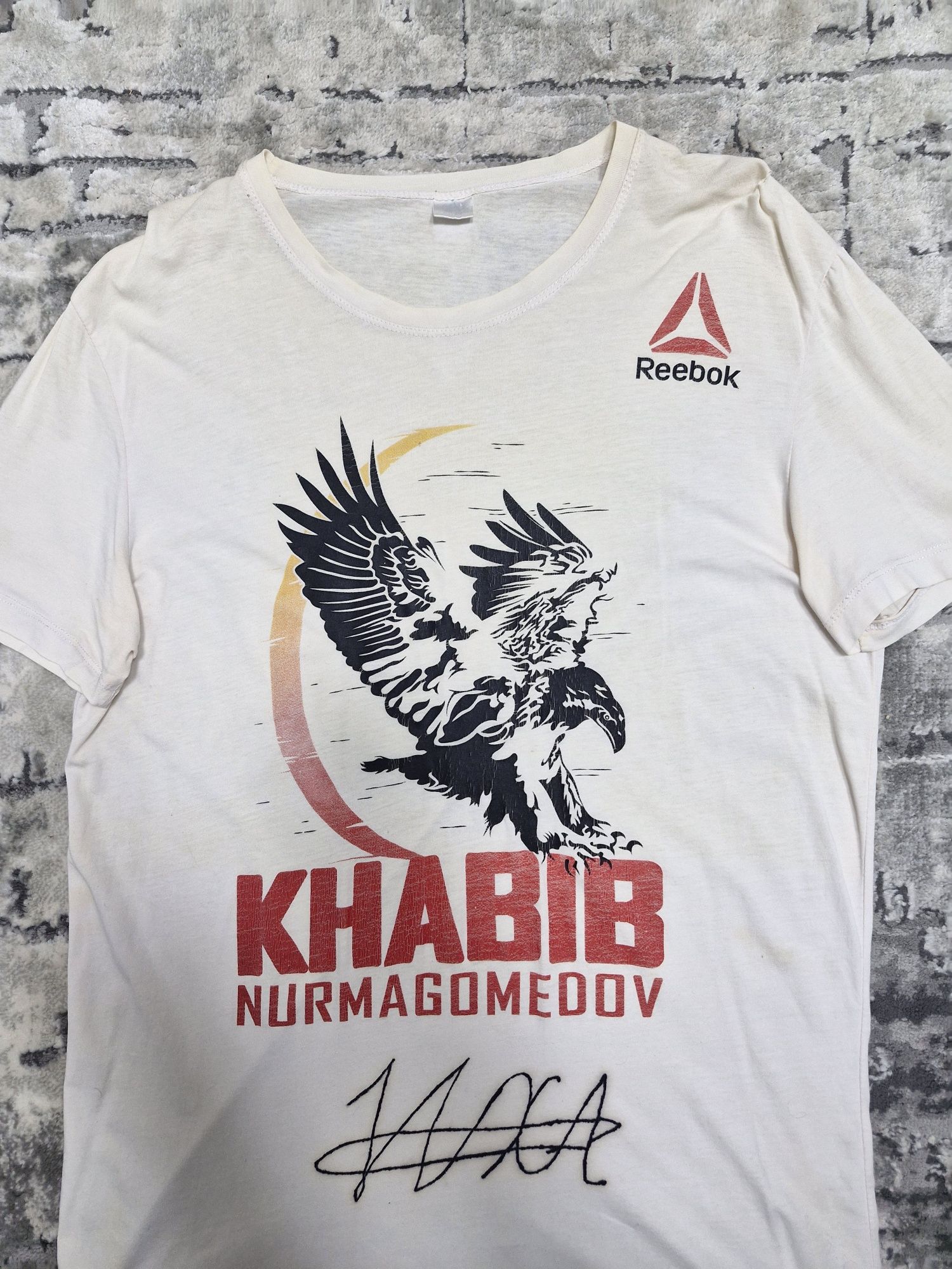 Футболка Rebook UFC з підписом Хабиба Нурмагомедова