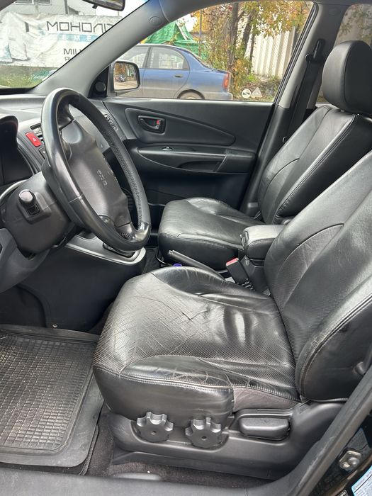 Хундай Туксон 2.0 бензин, механіка,пригнаний з Німеччини,тел.09771963,