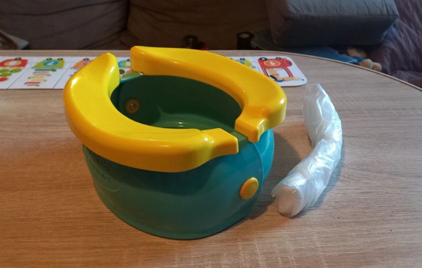 Nowy błękitny składany nocnik turystyczny