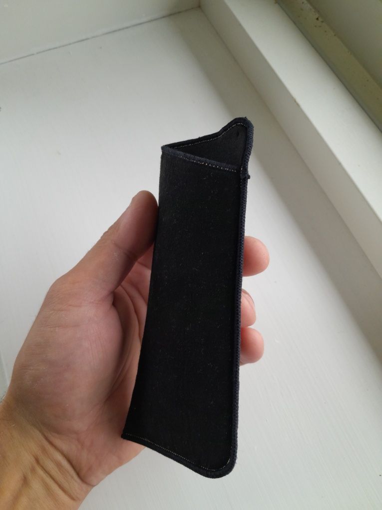 Czarne etui na okulary