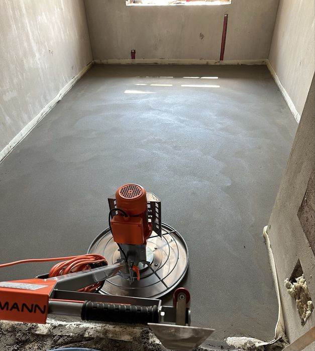 Стяжка підлоги, напівсуха стяжка