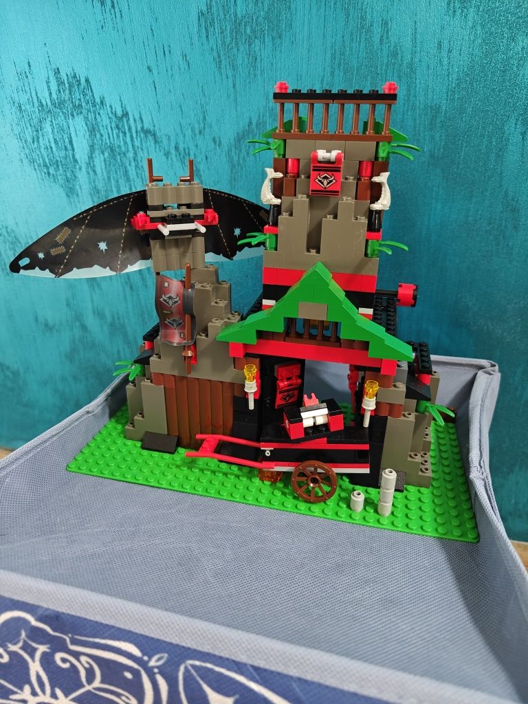 Lego system 6088 robber's retreat