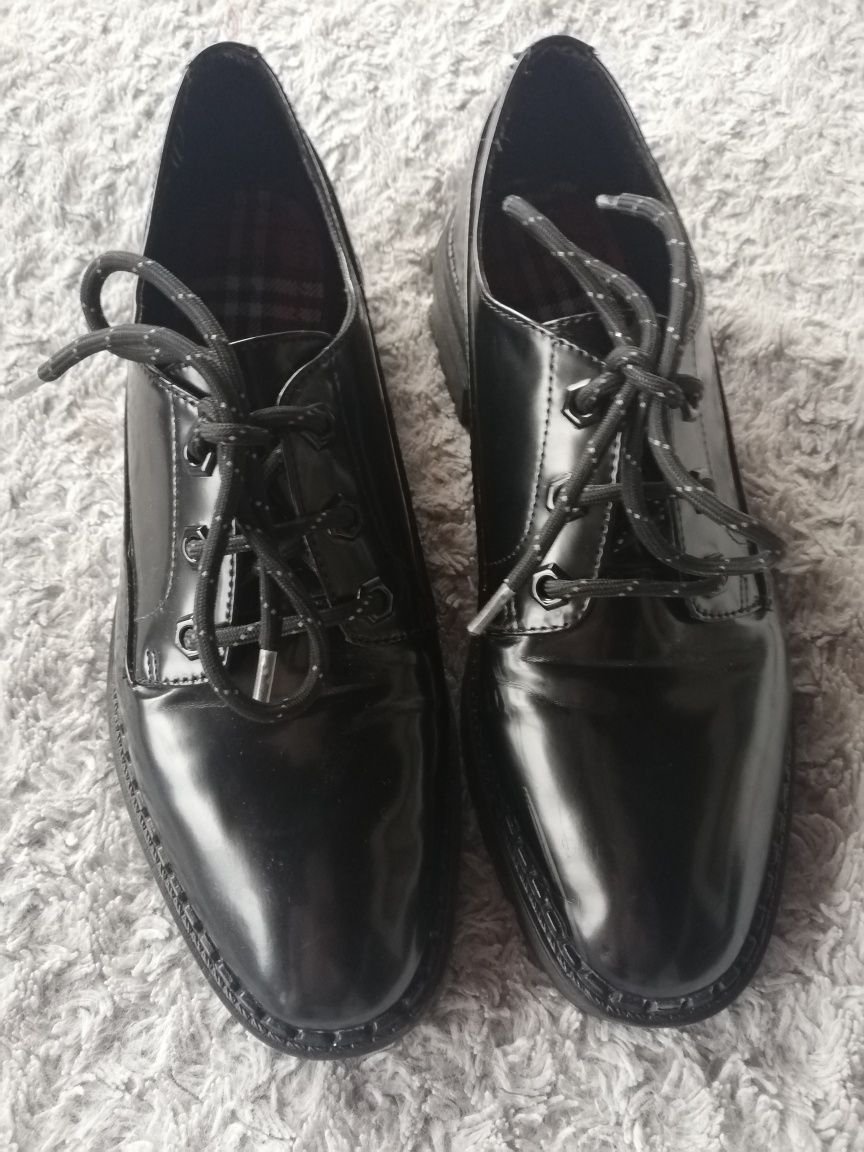 Sapatos berska, pretos verniz, tam. 39 - Nunca usados