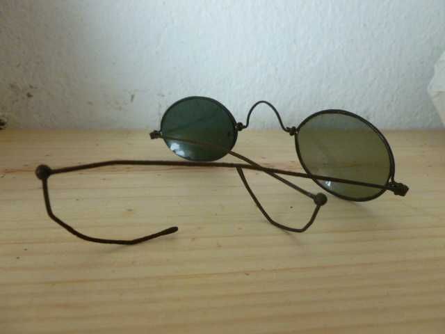 Oculos de sol centenarios, raro