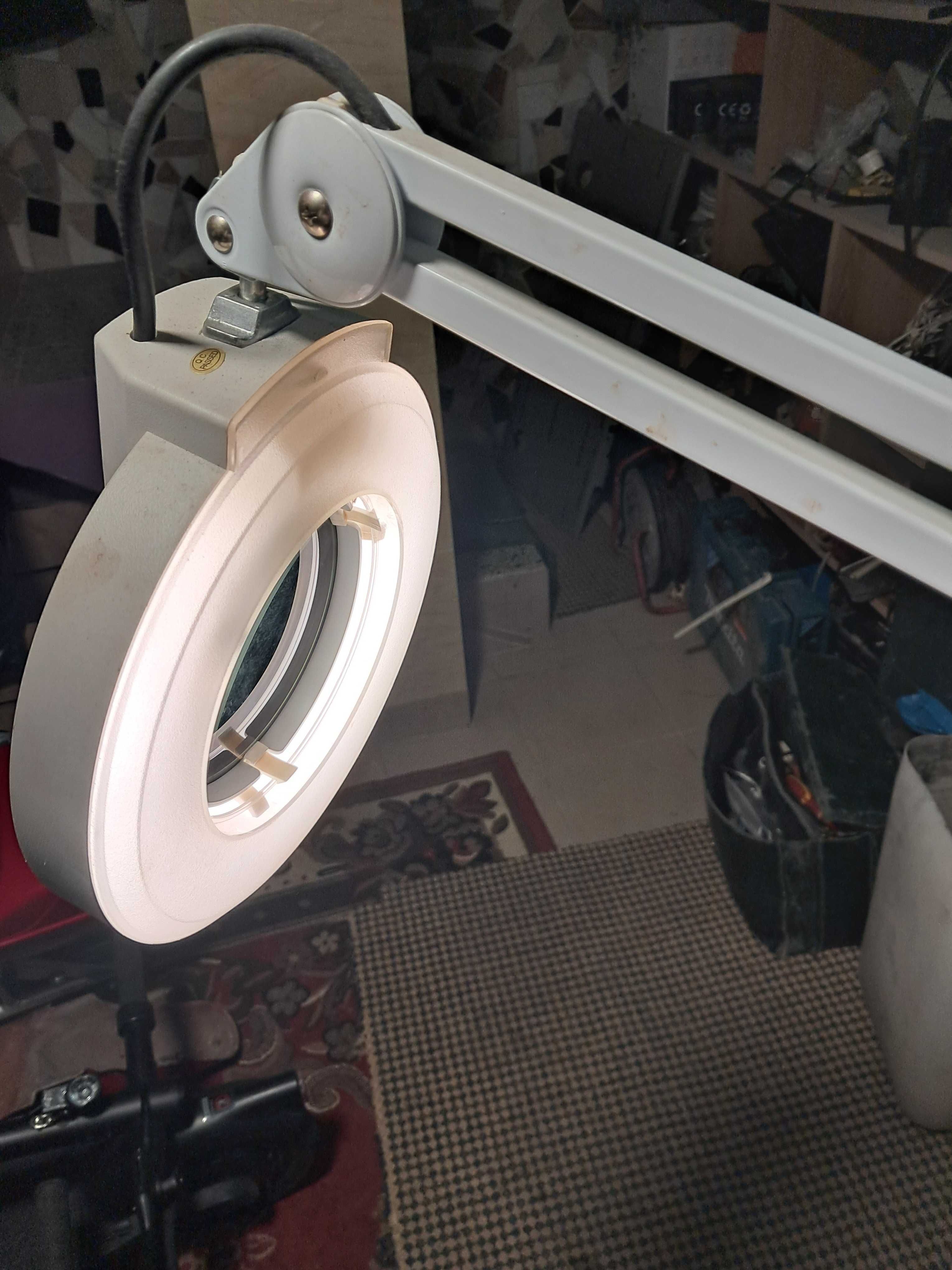 lampa z lupa kosmetyczna