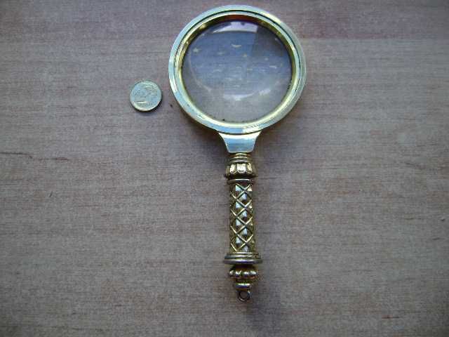 Starocie z PRL - Lupa ozdobna = troszkę porysowana na środku szkła