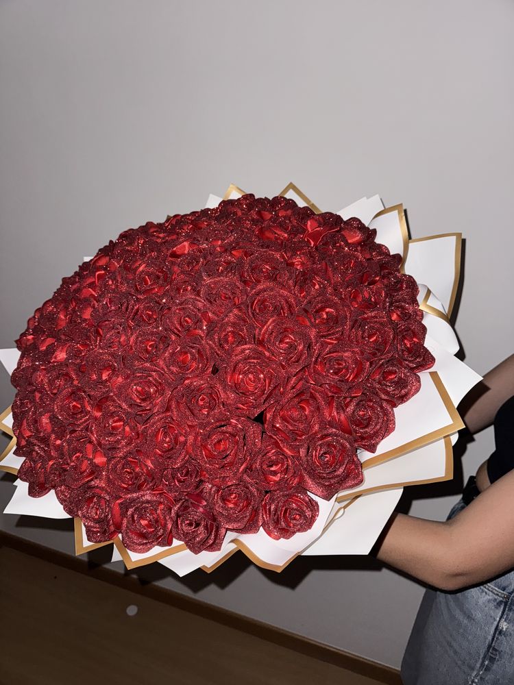 Bouquets personalizados com rosas artificiais de alta qualidade!