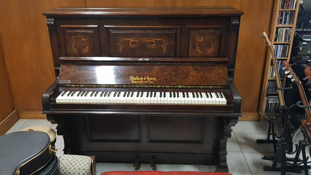 Piano Vertical Classico - Bom estado