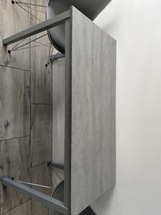 Stół kuchenny z krzesłami