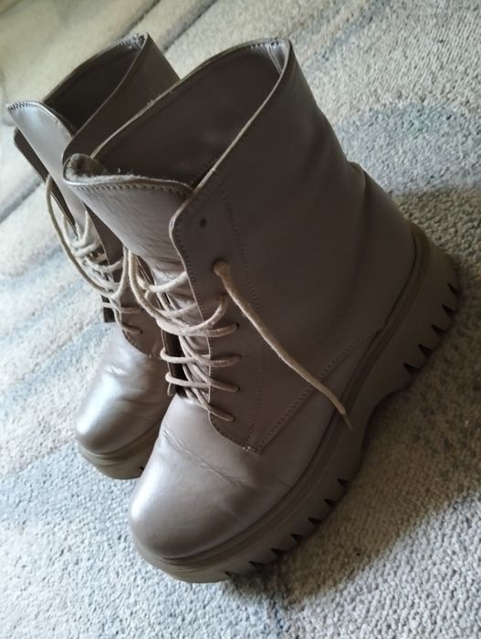 Кожані бежеві зимові чоботи, 37 розмір