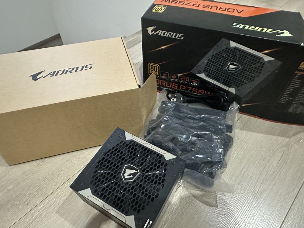 Zasilacz ATX Gigabyte Aours P750W 750W