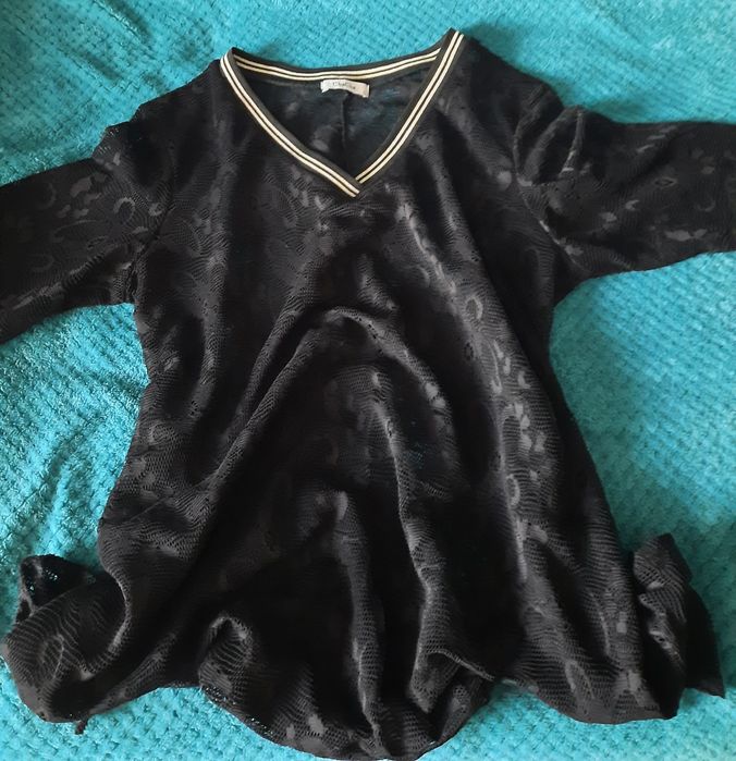 Czarna koronkowa tunika z dekoldem w serek L