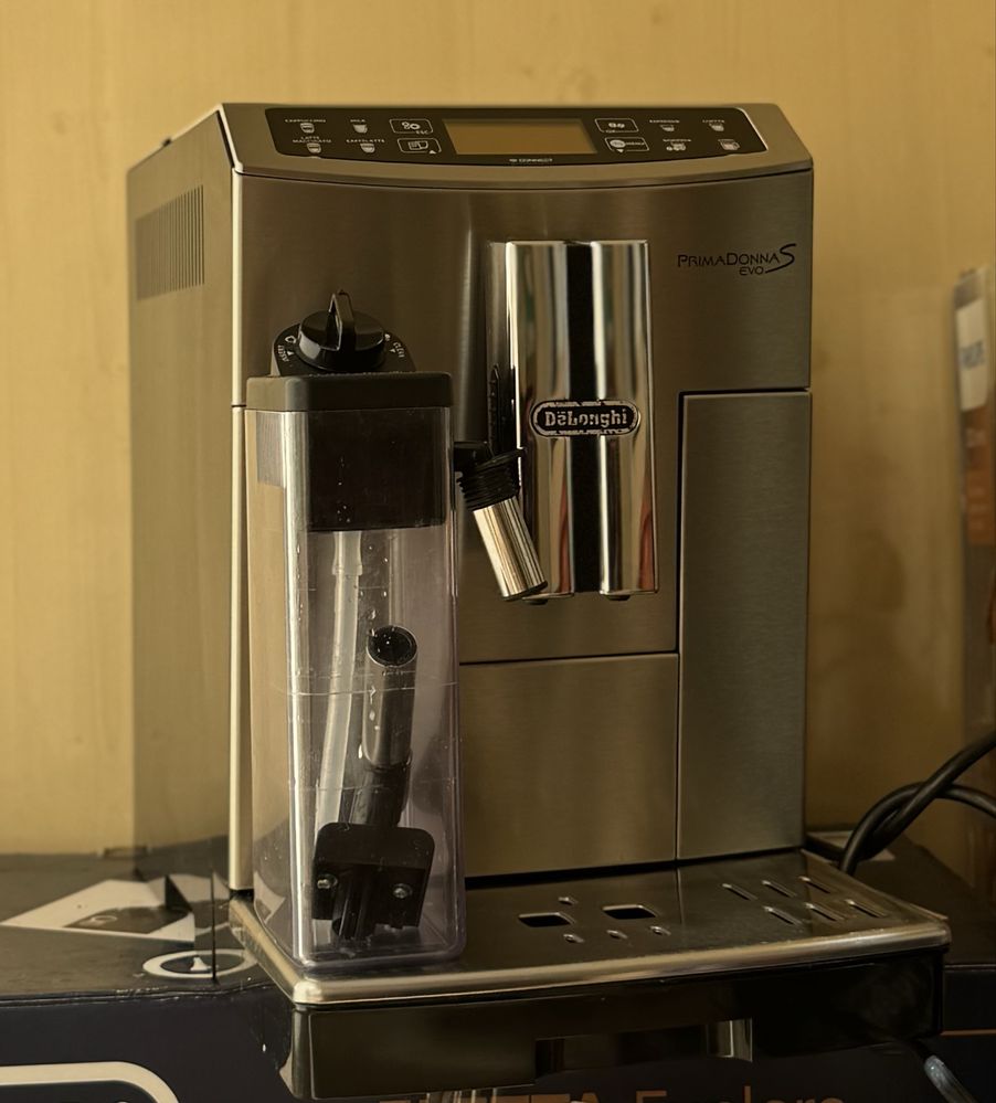 Срочно!!! Продам кофемашину Delonghi Primadonna S Evo