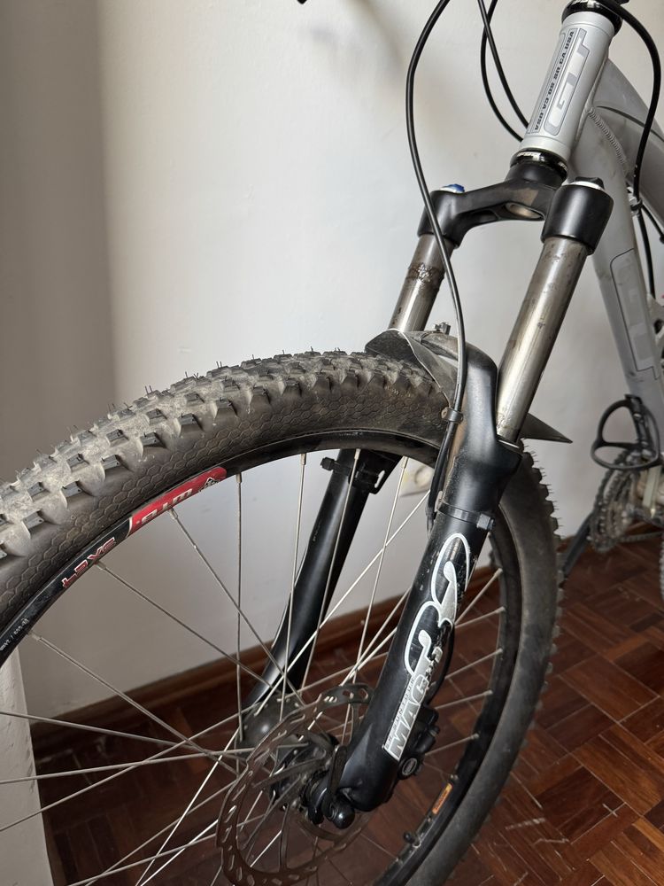 Bicicleta ENDURO GT