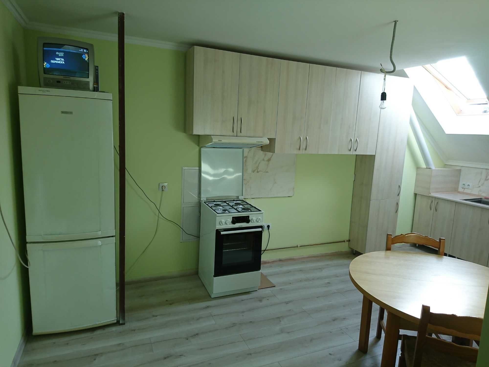 Здається 2 кімнати 20 м² і 15 м², кухня 17 м² смт. Петрики, Тернопіль.