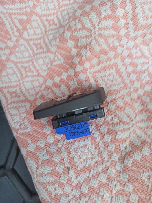 Кнопка центрального замка Passat b6