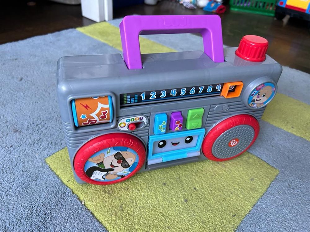 Radiomagnetofon szczeniaczka Ucz się i śmiej Fisher Price