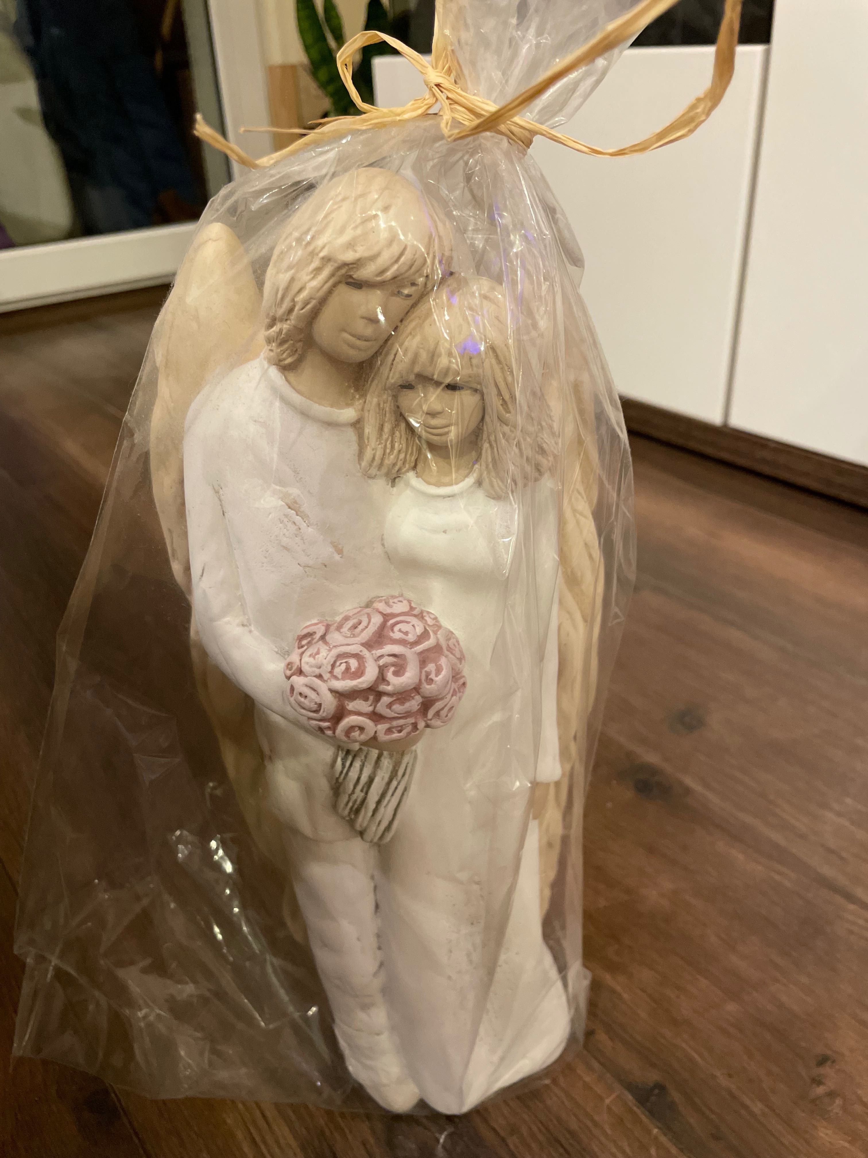 Para  Anioły z bukietem rozowym
